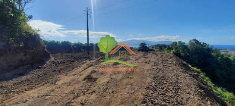  Terreno Urbano em Valeverde com Vista para a Ilha do Faial 