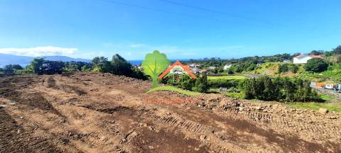  Terreno Urbano em Valeverde com Vista para a Ilha do Faial 