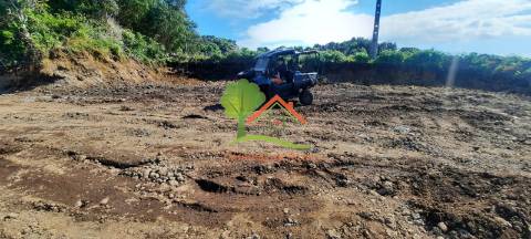  Terreno Urbano em Valeverde com Vista para a Ilha do Faial 