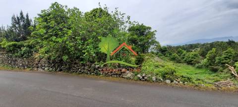  Terreno Urbano em Valeverde com Vista para a Ilha do Faial 