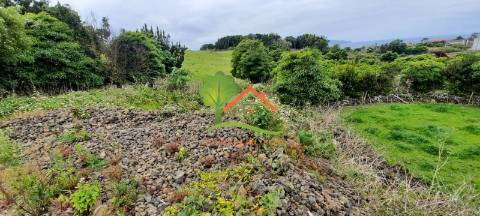  Terreno Urbano em Valeverde com Vista para a Ilha do Faial 