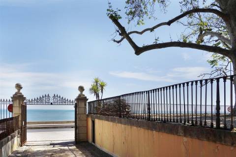 Palácio na 1º Linha de Mar em Paço de Arcos