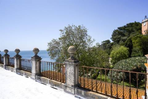 Palácio na 1º Linha de Mar em Paço de Arcos