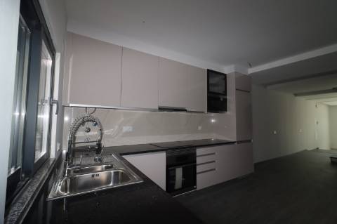 Apartamento T5 Duplex Novo, com exposição solar a sul e vistas deslumbrantes de campo e mar em São Brás de Alportel