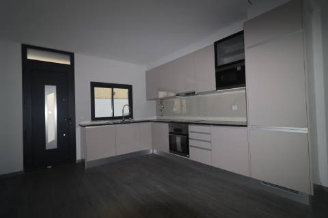 Apartamento T5 Duplex Novo, com exposição solar a sul e vistas deslumbrantes de campo e mar em São Brás de Alportel