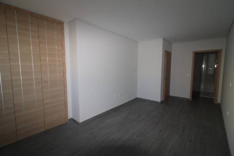 Apartamento T5 Duplex Novo, com exposição solar a sul e vistas deslumbrantes de campo e mar em São Brás de Alportel