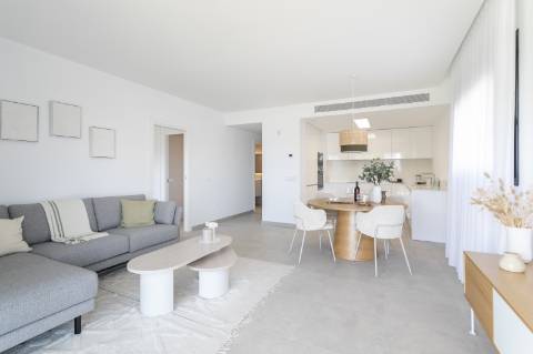 Apartamento T3 com grandioso terraço, junto da praia.