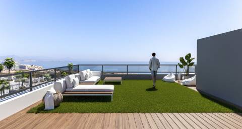 Apartamento T3 com grandioso terraço, junto da praia.