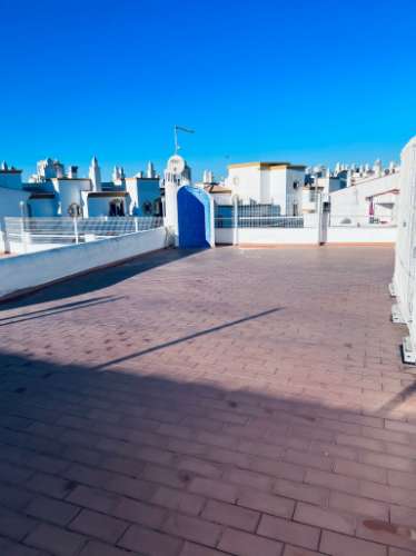 Apartamento T1 +1 remodelado em condomínio com piscina