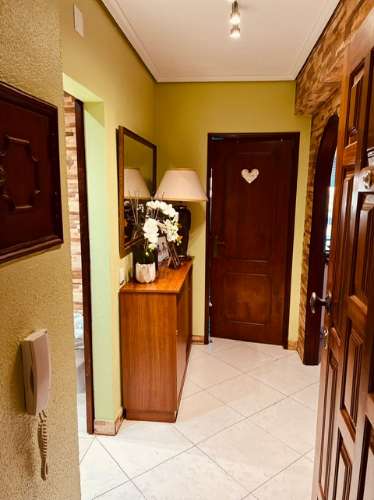 Apartamento T1 +1 remodelado em condomínio com piscina
