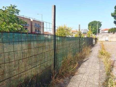 Terreno de 810m2, com viabilidade para construção de prédio de 24 apartamentos. - Campanhã