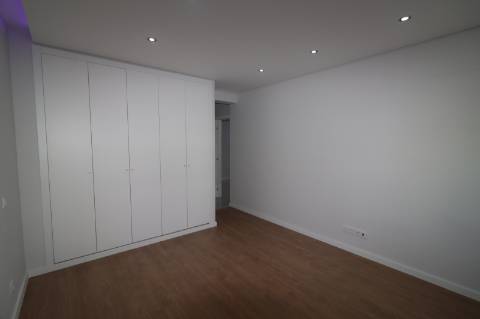 Apartamento T2 remodelado primeira linha de Mar em Quarteira