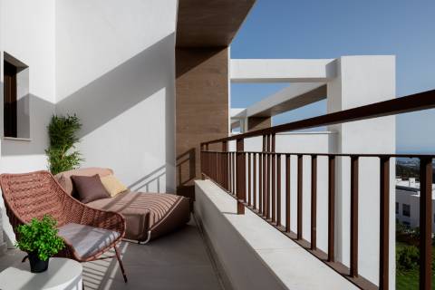 Moradia geminada T3 nova, com terraço e garagem.