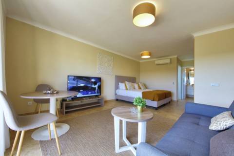 Apartamento T2 em aldeamento de golfe