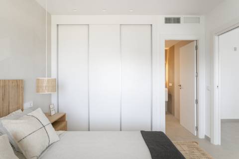 Apartamento T3 com grandioso terraço, junto da praia.