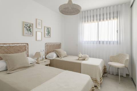 Apartamento T3 com grandioso terraço, junto da praia.
