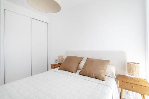 Apartamento T3 novo, junto da praia.
