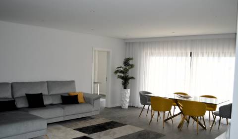 Apartamento T3 Novo com piscina, garagem e arrecadação em Olhão