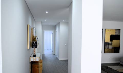 Apartamento T3 Novo com piscina, garagem e arrecadação em Olhão