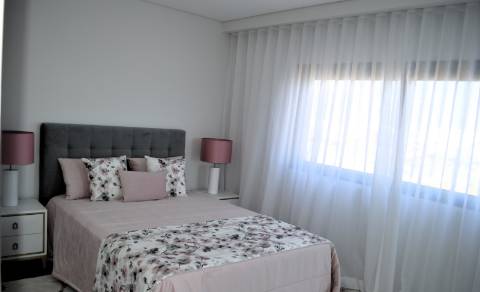 Apartamento T3 Novo com piscina, garagem e arrecadação em Olhão