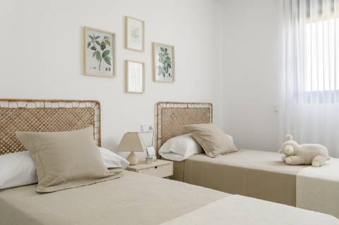 Apartamento T2 com parqueamento, junto da praia.