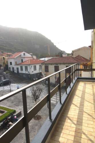 Fantástica Moradia T4 no Centro da Ribeira Brava
