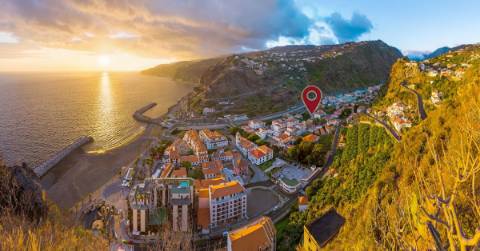 Fantástica Moradia T4 no Centro da Ribeira Brava