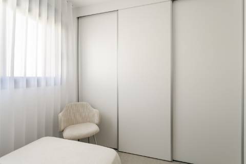 Apartamento T3 com grandioso terraço, junto da praia.