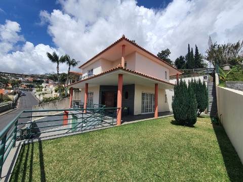 Moradia T4 em Virtudes