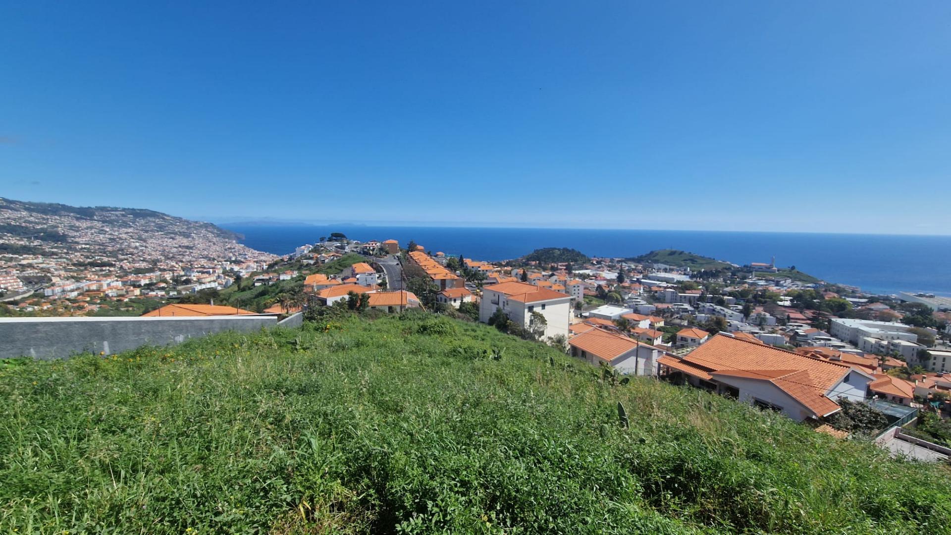 Terreno no Pico das Romeiras em Santo António - Funchal