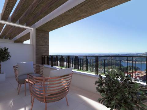 Moradia geminada T3 nova, com terraço e garagem.