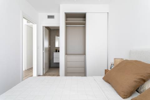 Apartamento T2 novo, junto da praia.