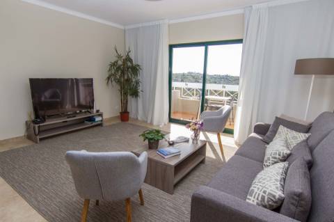 Apartamento T1 de dois pisos em resort de golfe