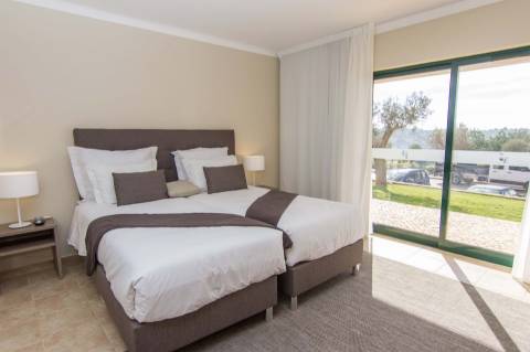 Apartamento T1 de dois pisos em resort de golfe