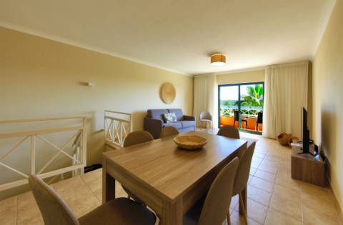 Apartamento T1 de dois pisos em resort de golfe