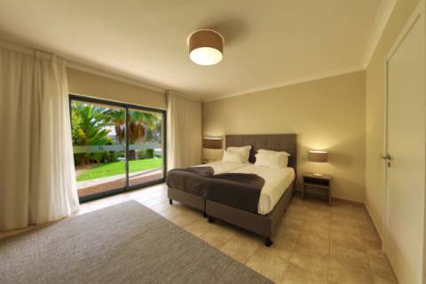 Apartamento T1 de dois pisos em resort de golfe