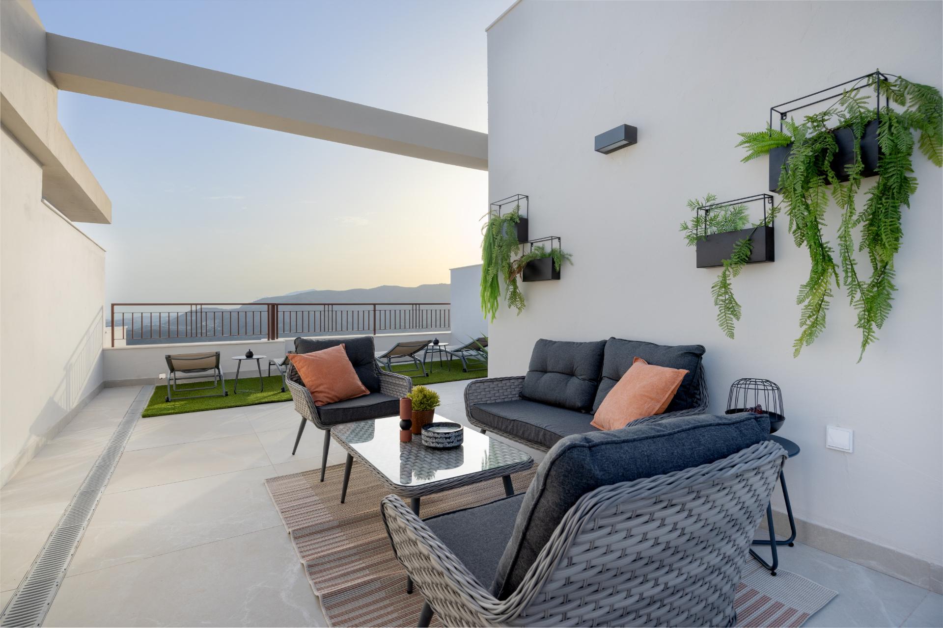 Moradia geminada T3 nova, com terraço e garagem.