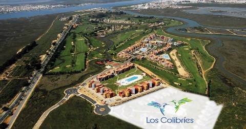 Apartamento 2 Quartos inserido no Golfe em condomínio fechado com piscina e jardim privado
