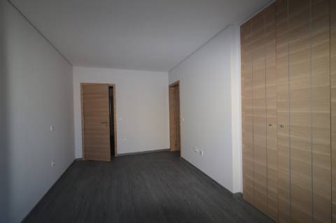 Apartamento T4 com exposição solar a sul e vistas de campo e mar, em S. Brás de Alportel