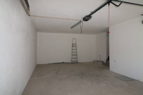 Apartamento T4 com exposição solar a sul e vistas de campo e mar, em S. Brás de Alportel
