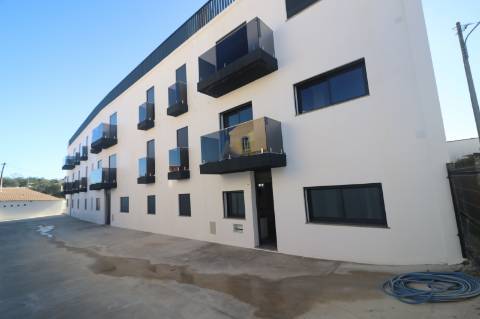 Apartamento T4 com exposição solar a sul e vistas de campo e mar, em S. Brás de Alportel