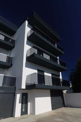Apartamento T4 com exposição solar a sul e vistas de campo e mar, em S. Brás de Alportel