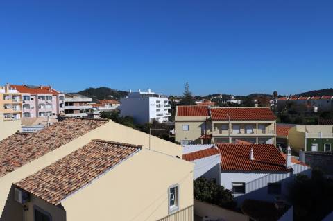 Apartamento T4 com exposição solar a sul e vistas de campo e mar, em S. Brás de Alportel