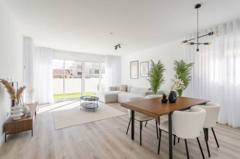 Apartamento T3 novo, junto da praia.