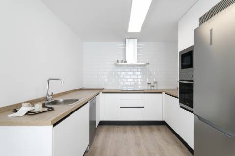 Apartamento T3 novo, junto da praia.
