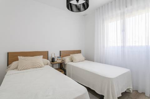 Apartamento T3 novo, junto da praia.