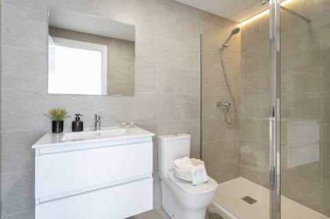 Apartamento T3 novo, junto da praia.
