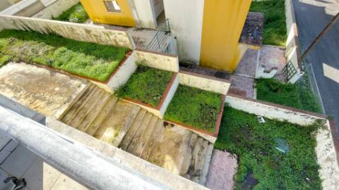 Terreno com Moradias em Construção na Charneca da Caparica