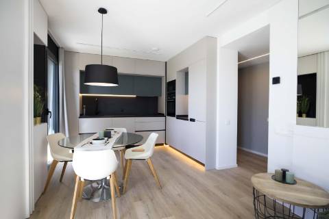 Apartamento T2 com terraço, perto da praia.