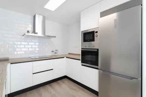 Apartamento T2 novo, junto da praia.